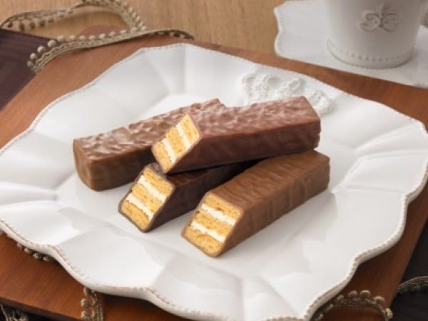 チョコレートをかけたミルフィユを初めて創ったのが、私たちベルン。1965年の誕生以来、ミルフィユの元祖として愛され続ける自信作です。