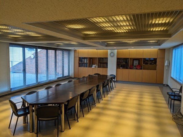 社内の懇親会やお客様とのコミュニケーションスペースです。