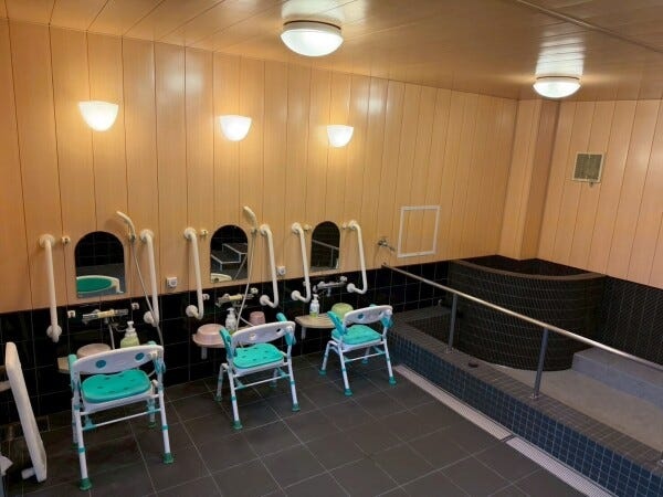 介護士・送迎ドライバー・オープニングスタッフ（普通自動車運転免許・AT限定可）