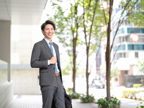 建設プロジェクト成功のために、欠かせない役割を担います。デスク業務だけでなく、アウトドアな業務もあるのでメリハリつけて働くことができますよ。