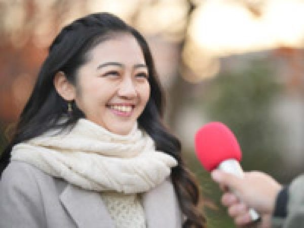 一般人を巻き込んだ街頭インタビューでは、場の雰囲気づくりなどもADの仕事！