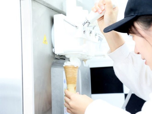 ソフトクリーム販売製造スタッフ（販売経験者大歓迎）