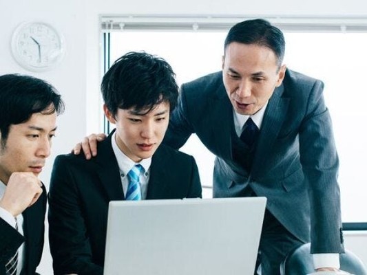 \未経験でも安心/先輩たちが手厚くサポート！！