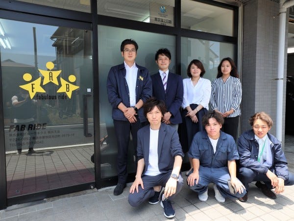 一緒に働くメンバーです！切磋琢磨しながら仲良くやっています！