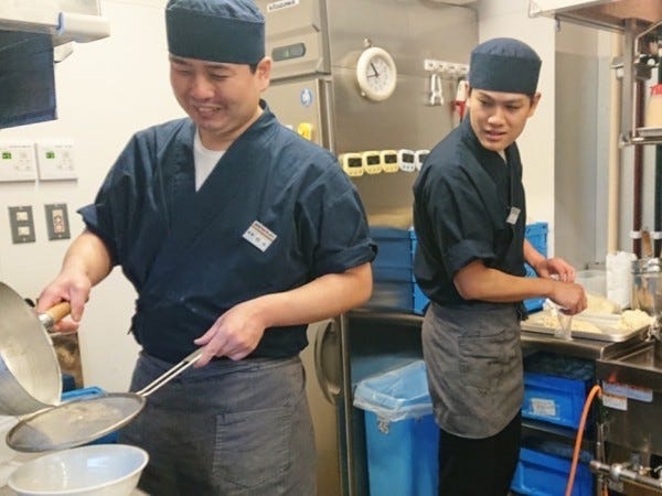 ホールスタッフ（未経験大歓迎・おしゃれOK）