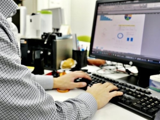 総務人事チームは6名体制です。採用業務、労務業務の専任者が各1名在籍しています。