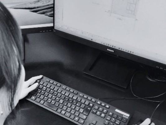 PC作業がメインのお仕事　専用CADを使ってプランニングしていきます