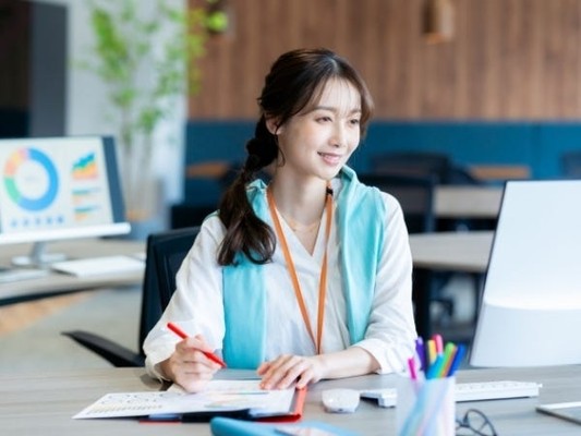 髪色ネイル服装自由で、おしゃれを楽しみながら働きたい方は必見です★
