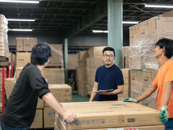 フォークリフト免許有のオフィス家具インテリアの入出荷業務・経験者（未経験どちらも歓迎）