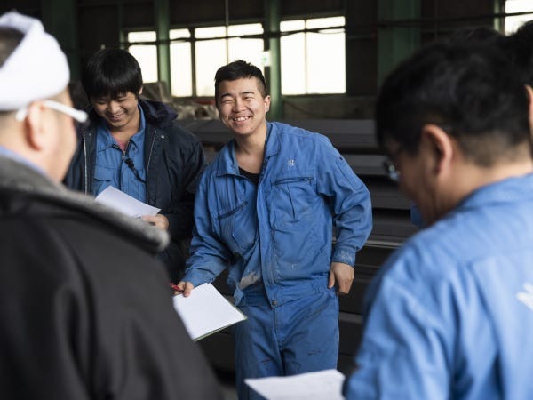 幅広い年代の方がいますが、未経験入社の先輩が多く、転職組への理解があるので、年齢の壁もなく気軽に話し合える雰囲気の良さも魅力だと思います！