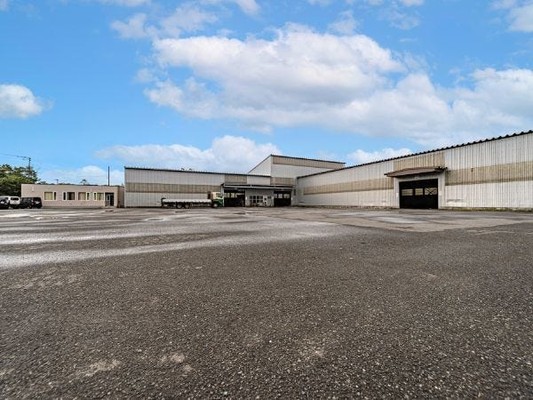 千歳支店の事務所と倉庫です。残業少なめ創業67年の安定企業！