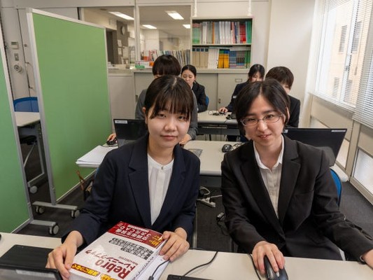 分からないことは同期と教え合っているから、研修も頑張れちゃいます♪