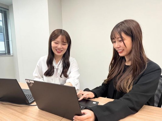 わからないことは、先輩にすぐ聞ける環境！