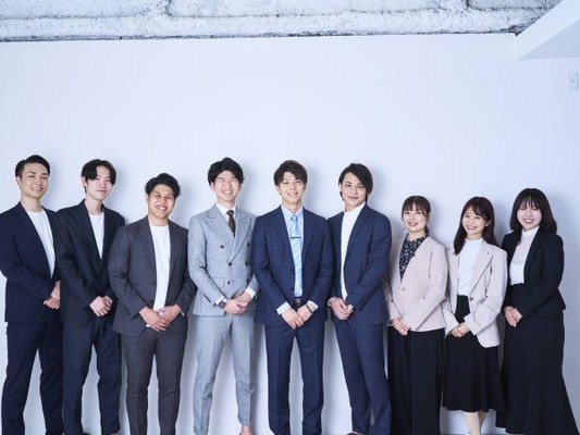 「本気で成長したい！」そんなあなたを、頼りになる先輩社員たちがいつでもサポート！フォローできる風通し抜群の社風です♪