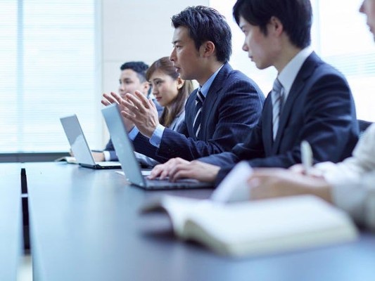 分からないことはベテラン社員が強力にフォローします。