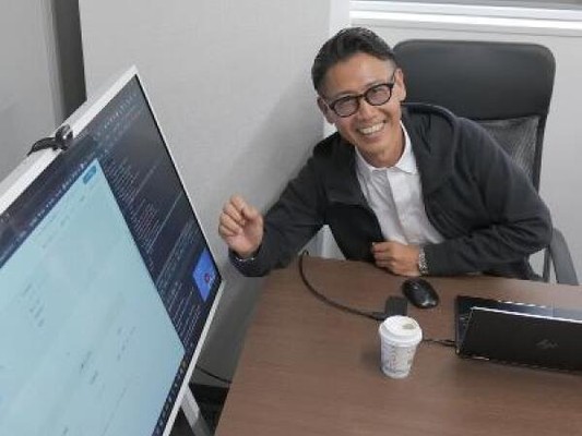 少数精鋭ながらチームワーク抜群、アットホームで働きやすい職場環境です。