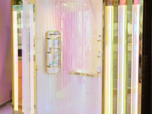 あらゆるコスメ商品のディスプレイデザイン・制作をおこなっています。