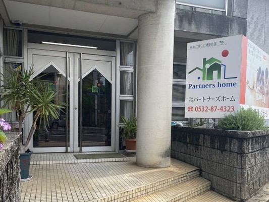 弊社外観です。地元豊橋に密着した事業を行っております！