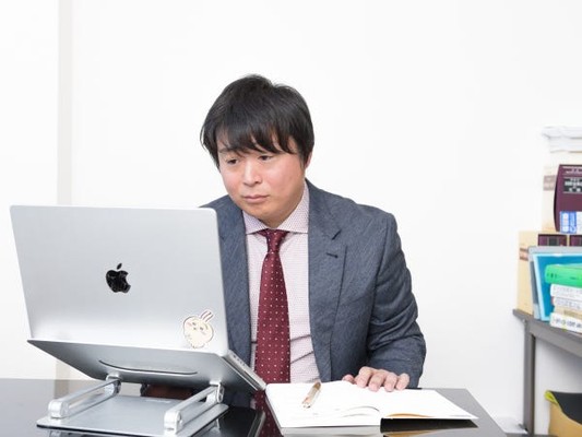 行政書士・行政書士事務所の部門をまとめる部門長候補・社労士（有資格者優遇・考え方や周りの人との関わり方重視）