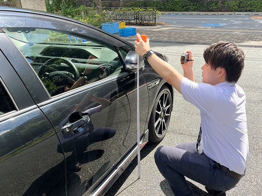 案件が割り振られたら、自身でスケジュールを組み、各所へアポイントをとっていきます。自分で考えて行動できる方に向いているでしょう。