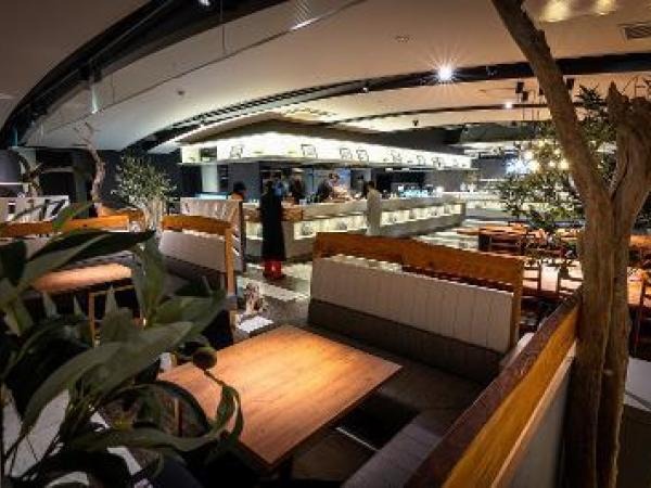 接客スタッフ・レストランのドリンク作成スタッフ（交通費支給あり・未経験OK）