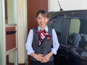 お店の顔としてお客様をお出迎え（接客事務スタッフ）