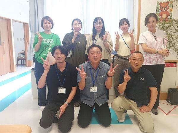 施設で働くスタッフのお写真です。利用者さんの生活をスタッフみんなでサポートしています。