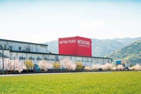 のどかな田園風景の広がる北方町に新築した本社工場