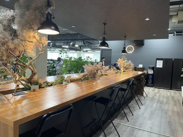 休憩はまるでカフェのような空間でくつろげます。