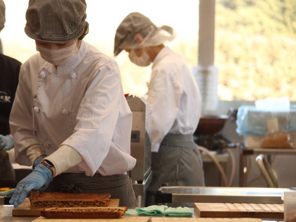 ピーナツ焼菓子製造の製造スタッフ