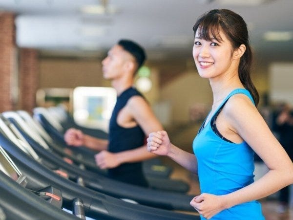 多くの人の健康に貢献できるお仕事です。ジム施設はご家族も含めて無料で利用可能！ご自身や大切な人の健康にも役立つ環境です。