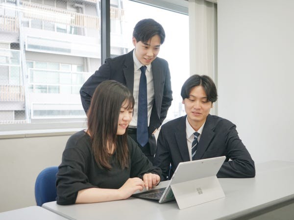 私たちは、採用から教育、労務、人事制度まで、あらゆる人事業務を一貫してサポートし、企業の頼れるパートナーとして共に歩んでいます！