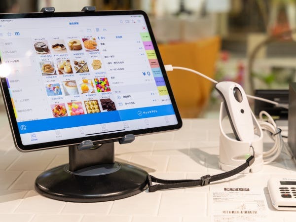 自社サービスの「スマレジ」です。