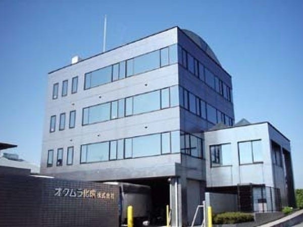 弊社の本社ビルです。本社工場は隣接した敷地内にあります。