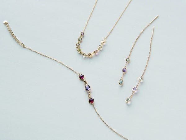 ファッションジュエリーのECサイトの管理・商品の出荷・企画（未経験者・大歓迎）