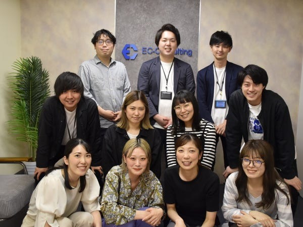 子育て中の主婦（夫）とそれ以外の比率は５：５。男女比率は５：５。20代前半～30代中心の社員構成で平均年齢は33歳の若い組織です。