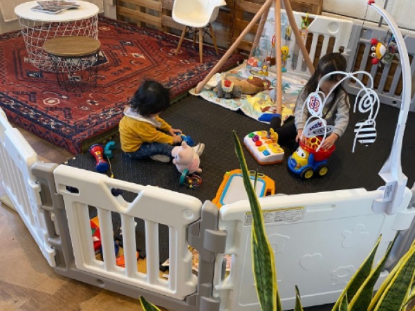 カフェスタッフ