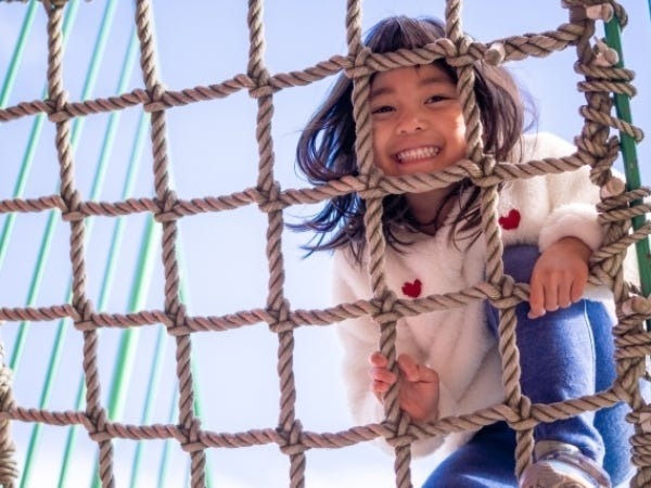 子ども向け遊具施設の運営スタッフ（ブランクOK・資格は不問）
