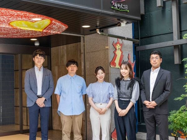 共に働く仲間たちです☆営業職の方はスーツでご勤務いただきます！
