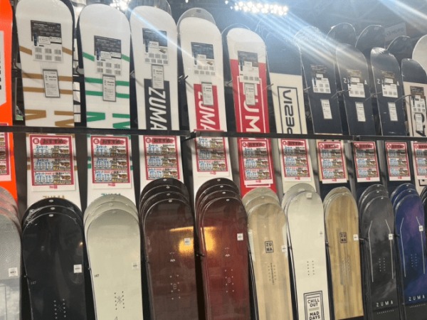 冬スポ会場でのスノーボード用品の商品陳列と接客販売（未経験OK・スキルは一切不問）