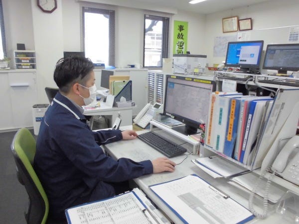 簡単なPC操作や電話対応を行います。