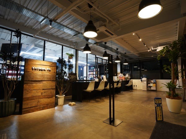 おしゃれできれいなオフィスで集中して仕事ができる環境