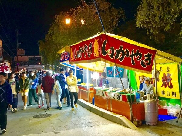 カステラや焼き鳥など、お祭りでおなじみの露店でのおシゴト♪