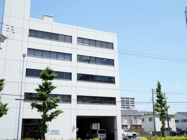 営業所としての機能と、倉庫としての機能を兼ね備えた、セキュリティー対策万全の本社屋です。