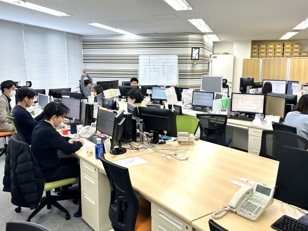 業務中も社員全員オフィスにいますから、何かあればすぐにサポートします！