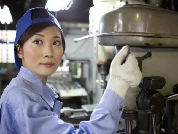 フロンティアクスは全国からの応募OK!!!。お早い入寮・就業ができる準備しております。勤務地は長崎県諫早市となります。