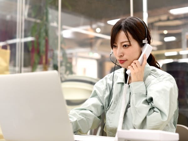 お客様からの注文の電話対応中♪