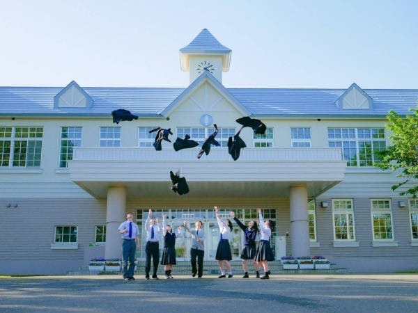 新しい高校で頑張る生徒たちの進路を応援してください！