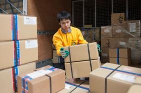 取扱の荷物は段ボールケースに入っているものがほとんどです。