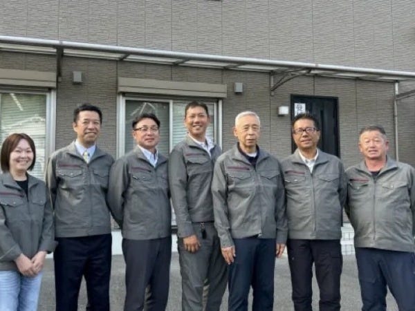 チームの一員として、責任感と協調性を持って業務に取り組んでいただきます。